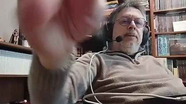 Mandra is a whore online show from 9, 1, 2026