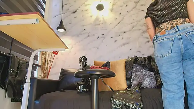 Sophie LittleS online show from 9, 4, 2026