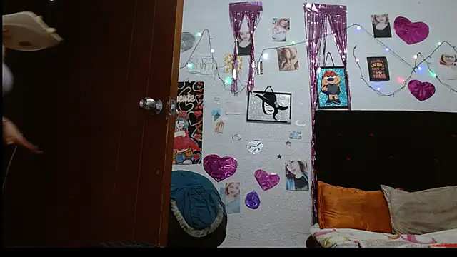 Saray extrovert  online show from 17, 2, 2025