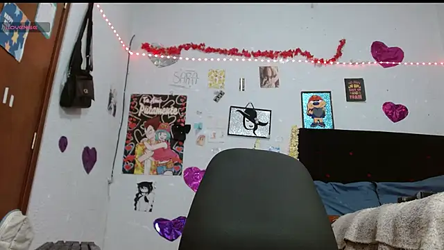 Saray extrovert  online show from 15, 9, 2025