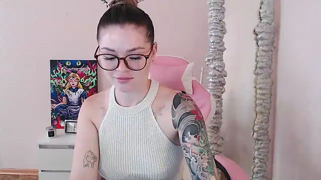 miaacatt online show from 3, 10, 2025