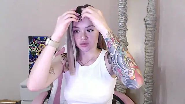 miaacatt online show from 10, 10, 2025