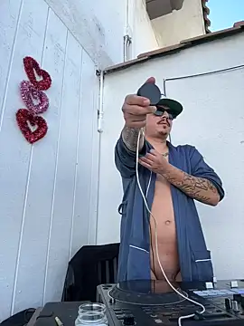 PeterGrandee online show from 1, 2, 2025