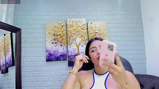 Paula Desousa online show from 5, 12, 2025