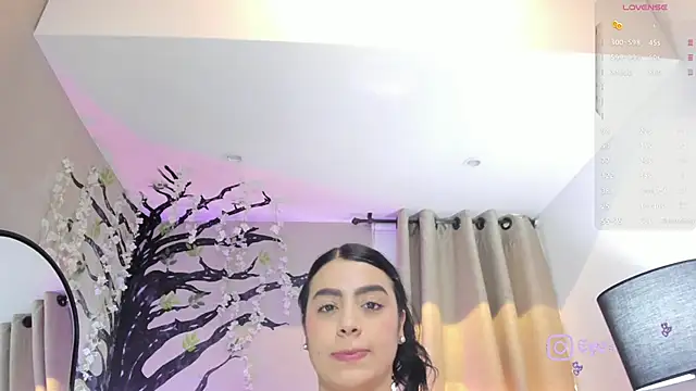 Paula Desousa online show from 2, 6, 2026