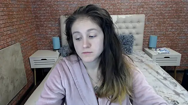 Holliy Cooper online show from 14, 10, 2025