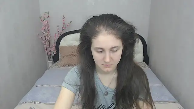 Holliy Cooper online show from 6, 3, 2025