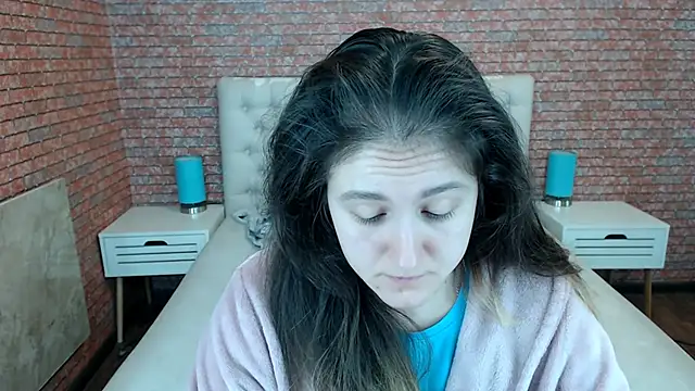 Holliy Cooper online show from 14, 11, 2025