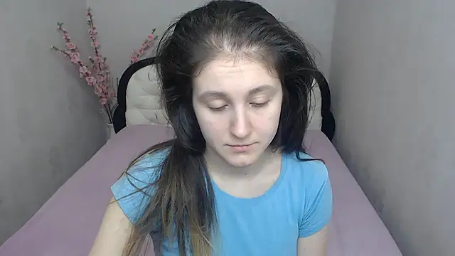 Holliy Cooper online show from 16, 3, 2026