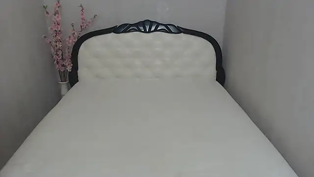 Holliy Cooper online show from 20, 3, 2025