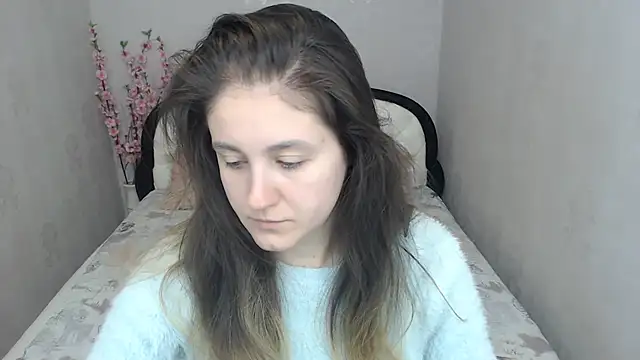 Holliy Cooper online show from 29, 9, 2025