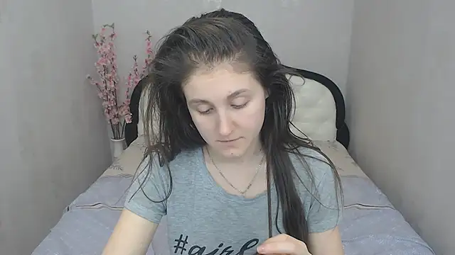 Holliy Cooper online show from 6, 3, 2025