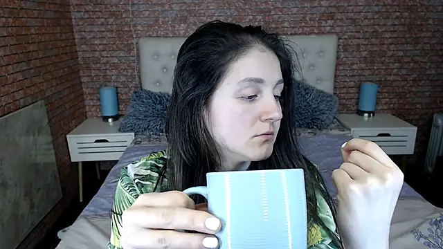 Holliy Cooper online show from 14, 3, 2025