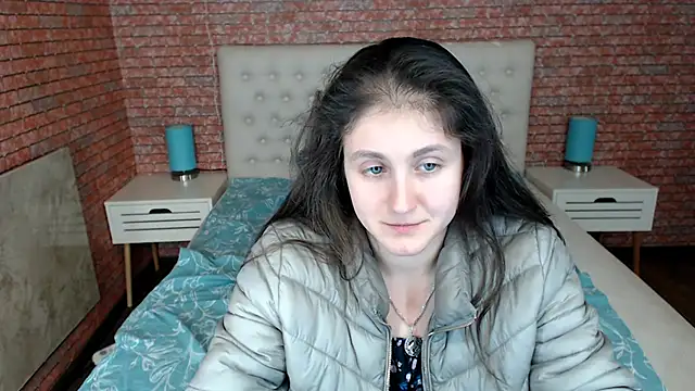 Holliy Cooper online show from 17, 3, 2025