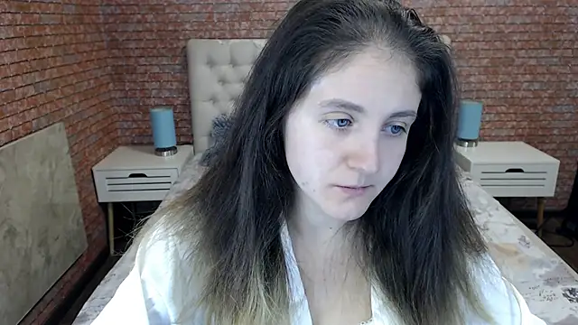 Holliy Cooper online show from 7, 10, 2025