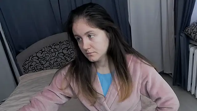 Holliy Cooper online show from 5, 12, 2025