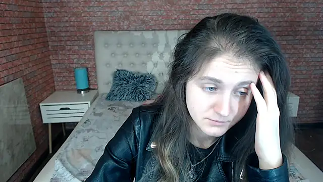 Holliy Cooper online show from 25, 9, 2025