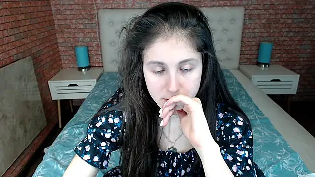 Holliy Cooper online show from 18, 3, 2025