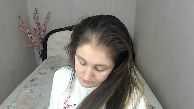 Holliy Cooper online show from 14, 12, 2025