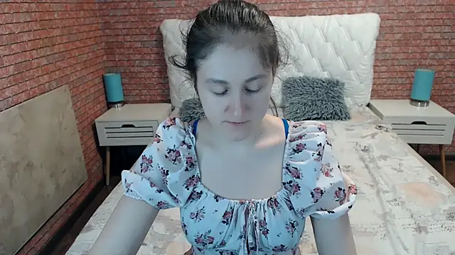 Snapshot of Holliy_Cooper chatting on 13, 7, 2026 Holliy Cooper online show from 13, 7, 2026