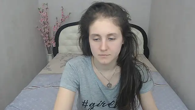 Holliy Cooper online show from 6, 3, 2025