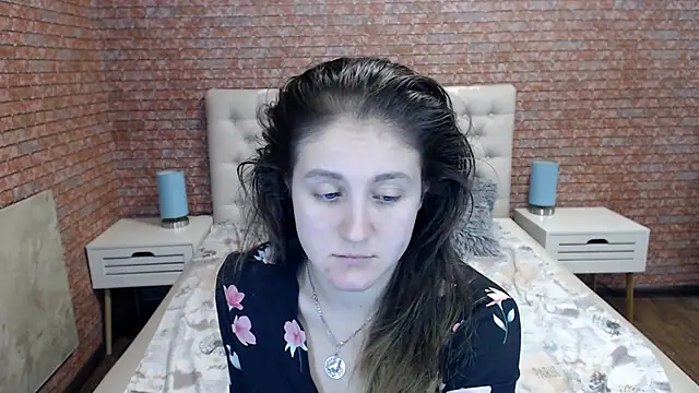 Holliy Cooper online show from 11, 9, 2025