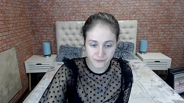 Holliy Cooper online show from 3, 10, 2025