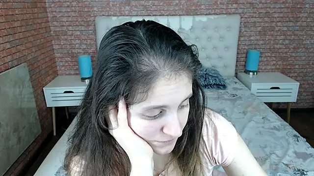 Holliy Cooper online show from 4, 11, 2025