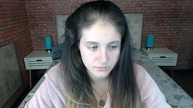 Holliy Cooper online show from 22, 9, 2025