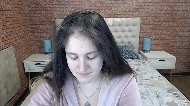 Holliy Cooper online show from 24, 9, 2025