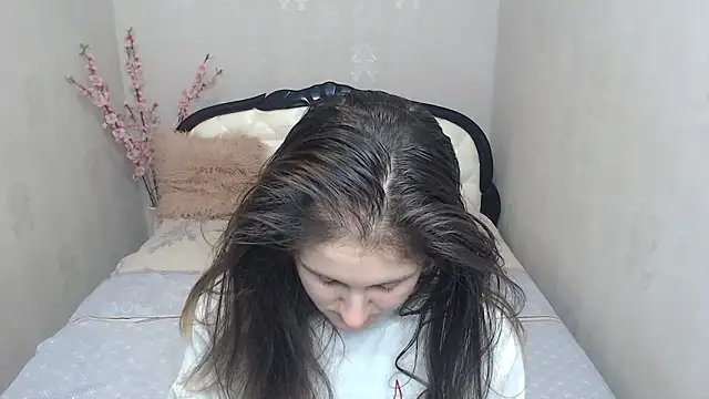 Holliy Cooper online show from 5, 2, 2026