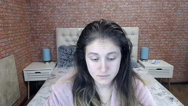 Holliy Cooper online show from 23, 9, 2025