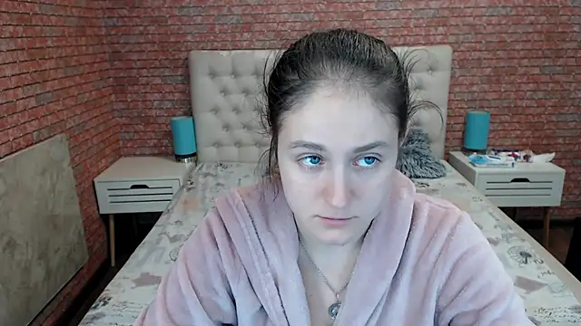 Holliy Cooper online show from 15, 10, 2025