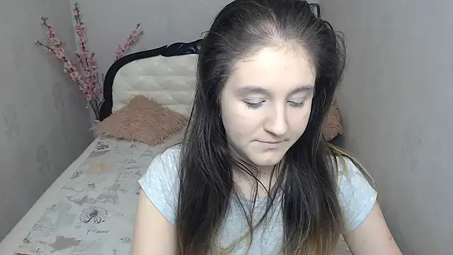 Holliy Cooper online show from 12, 2, 2026