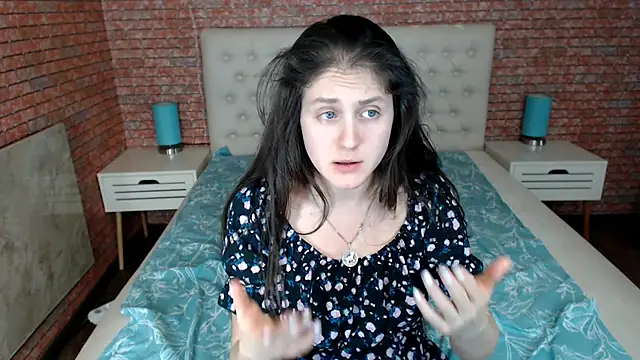 Holliy Cooper online show from 17, 3, 2025