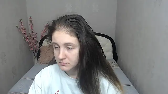 Holliy Cooper online show from 4, 2, 2026