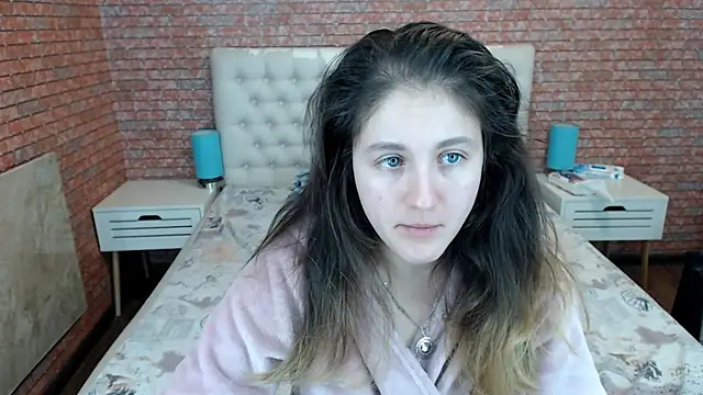 Holliy Cooper online show from 18, 10, 2025