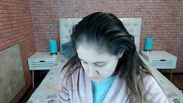 Holliy Cooper online show from 7, 11, 2025