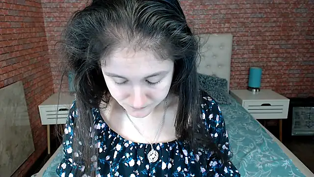 Holliy Cooper online show from 21, 3, 2025