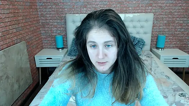 Holliy Cooper online show from 25, 10, 2025