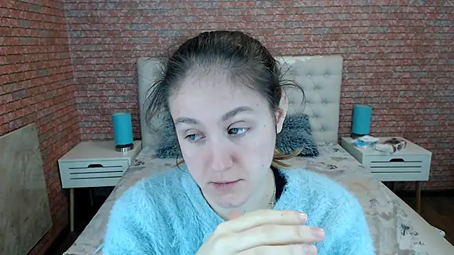 Holliy Cooper online show from 29, 10, 2025