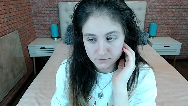 Holliy Cooper online show from 18, 11, 2025