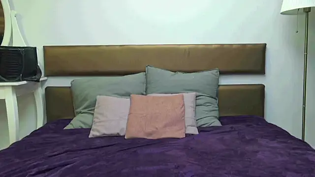 MissYvie online show from 15, 10, 2025