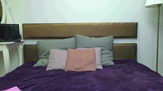 MissYvie online show from 10, 11, 2025