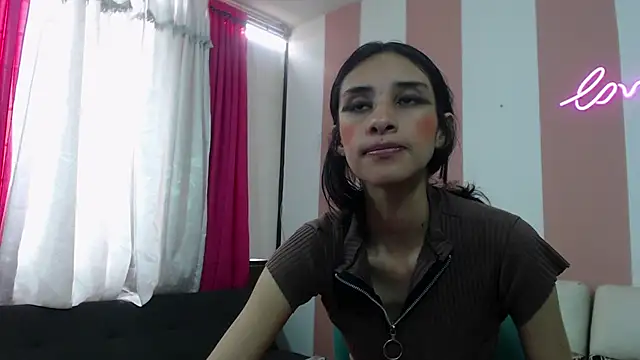 RoxanaCyrano  online show from 15, 1, 2025