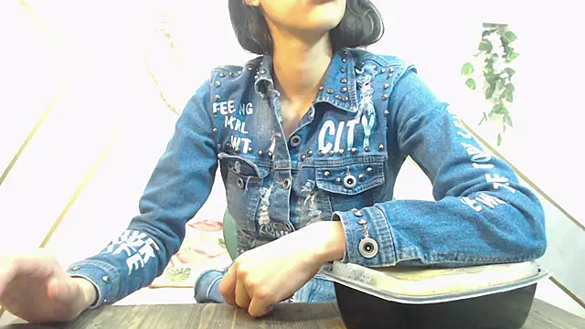 RoxanaCyrano  online show from 17, 12, 2025