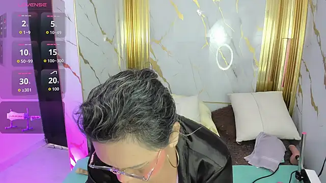 dianamilf online show from 11, 4, 2026