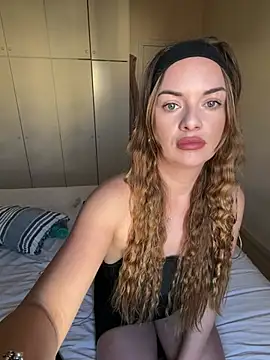 ElenaRebelle online show from 10, 4, 2026