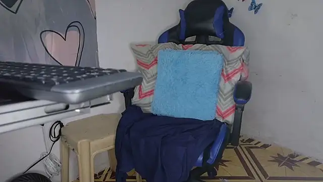 lucy hairypussy83 online show from 29, 11, 2025