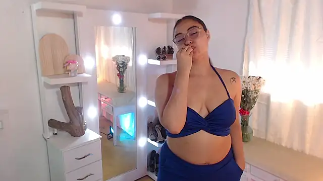  Kim  M online show from 12, 11, 2025